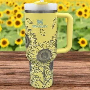Sunflower Stanley Tumbler with Handle – Insulated Travel Mug for Coffee, Tea, and Cold Drinks – Perfect Gift for Nature and Flower Lovers