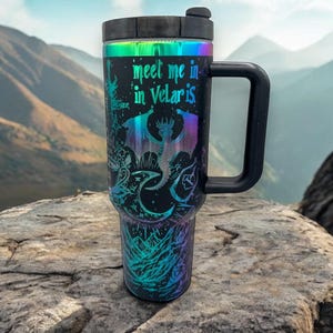 Vaso ACOTAR personalizado - Vaso personalizado de Una Corte de Rosas y Espinas | Regalo para amantes de la fantasía inspirado en La Corte Nocturna y Velaris