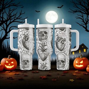 Vaso Stanley con diseño de calaveras y corazones – Taza gótica grabada – Regalo personalizado – 14 oz, 20 oz, 30 oz, 40 oz imagen 7