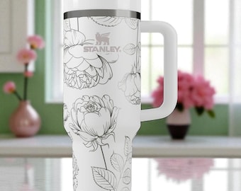 Bicchiere Stanley con incisione floreale – Elegante design con rose e peonie da 1,2 litri – Tazza personalizzata con incisione laser, ideale come regalo per lei, damigella d'onore o per gli amanti del giardinaggio.