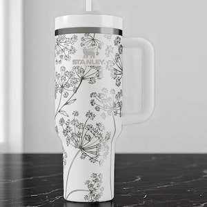 Stanley drinkbeker met bloemenmotief (Queen Anne's Lace) – Gegraveerde bloemige beker van 1,2 liter (40 oz), verfijnd botanisch drinkgerei, gepersonaliseerd tuincadeau met handvat. afbeelding 1