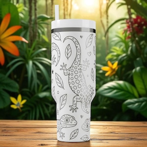 Stanley drinkbeker met gegraveerde gekko – Leuk ontwerp met hagedis en reptiel – Verkrijgbaar in 473 ml, 611 ml, 881 ml en 1,2 liter. Een perfect cadeau voor liefhebbers van reptielen en amfibieën. afbeelding 8