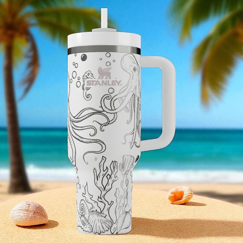 Stanley-Trinkbecher mit Oktopus- und Korallenriff-Motiv – Graviertes Tiefsee-Ozean-Design (14 oz, 20 oz, 30 oz, 40 oz) Bild 8