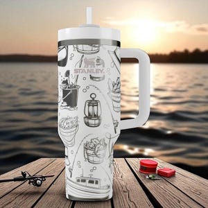 Vaso Stanley de pesca grabado (113 g) con señuelos, botes y cubos. Regalo para pescadores, papás y amantes de la pesca en el océano.