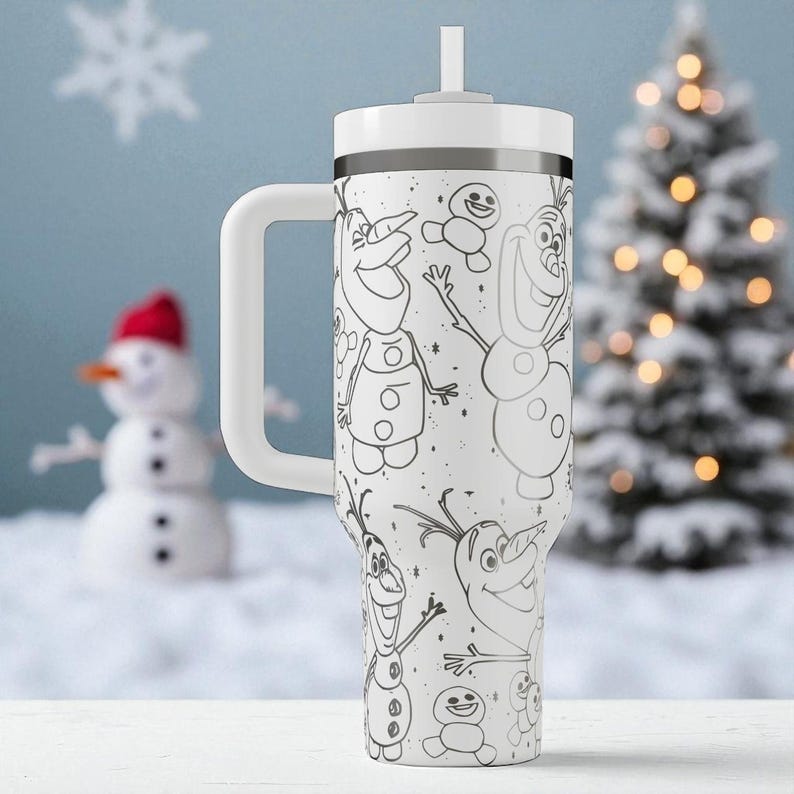 Bicchiere con pupazzo di neve inciso – Stanley Cup da 14 oz, 20 oz, 30 oz, 40 oz – Graziosa tazza invernale per bambini e appassionati di magiche storie sulla neve immagine 5