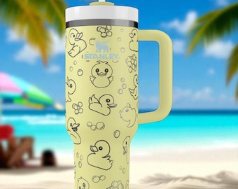 Eend Stanley drinkbeker – Gegraveerde schattige gele beker van 1,2 liter met handvat en rietje – Leuk gepersonaliseerd cadeau voor dierenliefhebbers en voor de zomerse sfeer