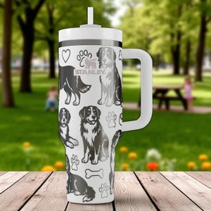 Gravierter Becher mit Berner Sennenhund – Stanley Cup 14oz 20oz 30oz 40oz – Großes Geschenk für Hundeliebhaber, individueller Reisebecher für Haustiere Bild 1