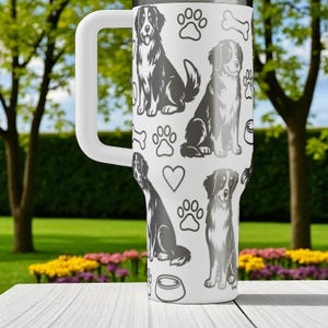 Gravierter Becher mit Berner Sennenhund – Stanley Cup 14oz 20oz 30oz 40oz – Großes Geschenk für Hundeliebhaber, individueller Reisebecher für Haustiere Bild 9