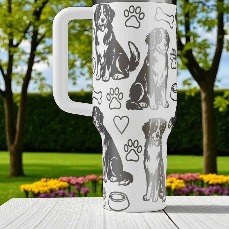 Gravierter Becher mit Berner Sennenhund – Stanley Cup 14oz 20oz 30oz 40oz – Großes Geschenk für Hundeliebhaber, individueller Reisebecher für Haustiere Bild 9