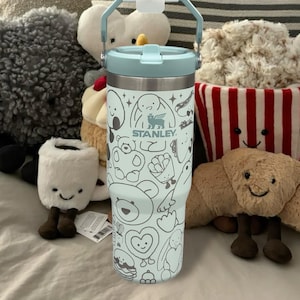 Jellycat-Inspired Bunny Tumbler – Soft Plush Aesthetic Flip Straw Cup, Pastel Travel Mug, Cozy Gift for Bunny Lovers, Fuzzy Drinkware