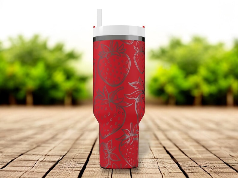 Erdbeerbecher mit Strohhalm – Gravierter Stanley Cup, 30 oz (ca. 890 ml) oder 40 oz (ca. 1190 ml), personalisierter Fruchtbecher als Geschenk für sie, süßer Sommerbecher mit Namen Bild 7