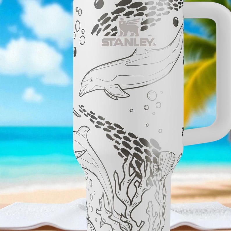 Dolfijn Stanley drinkbeker – 1,2 liter, gegraveerde oceaanbeker met koraalrif, reismok met zeedierenmotief, schattig cadeau met zeedieren voor strandliefhebbers afbeelding 7