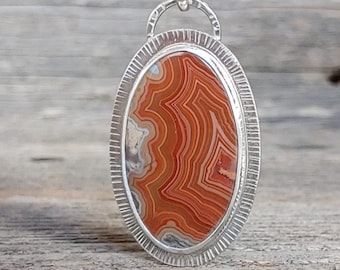 Dryhead agate fabricated pendant necklace