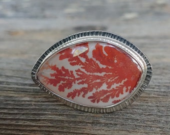 Anillo de ágata dendrítica con grandes dendritas naranjas, talla 8, en plata de ley.