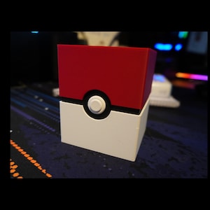 Boîte de rangement pour cartes à collectionner Pokeball | Stockage de cartes personnalisé pour les fans de Pokémon