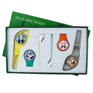 Caja de regalo de golf de Kung Fu Panda: Tenedor verde de golf, clip para gorra, pinchos y etiqueta magnética para vidrio. Accesorio de golf.