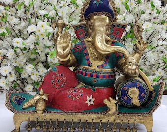石細工が施された大きな真鍮製のガネーシャ像、ヒンドゥー教の神