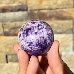 Sfera di lepidolite viola con pagliuzze argentate – Sfera di cristallo naturale di alta qualità, sfera di mica lavanda per decorazioni per la casa, regalo di pietra curativa