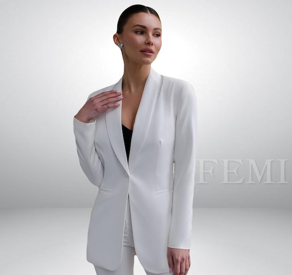 Terno feminino branco Blazer com calça flare de cintura alta