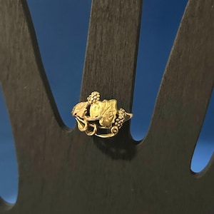Thin Black Hills 10k Tri Gold Vintage Ring Sized 8