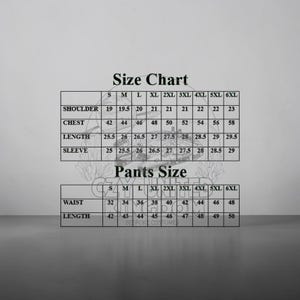 K&ouml;nnte beinhalten: Eine Gr&ouml;&szlig;entabelle f&uuml;r ma&szlig;geschneiderte Kost&uuml;me mit Ma&szlig;en f&uuml;r Schultern, Brust, L&auml;nge und &Auml;rmel. Die Tabelle enth&auml;lt auch Hosengr&ouml;&szlig;en f&uuml;r Taille und L&auml;nge, von S bis 6XL.