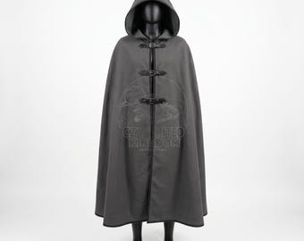 Cape en toile grise à capuche | Cape Ranger en cuir avec boucle | Manteau médiéval fantastique | Costume de cosplay GN | Manteau d'hiver de la foire de la Renaissance