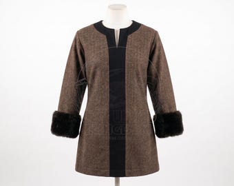 Vintage bruine tuniek met visgraatmotief | Wintertop met rand van imitatiebont | Donkere getailleerde jas van Academia | Elegante herfstblouse uit de jaren 60 voor dames
