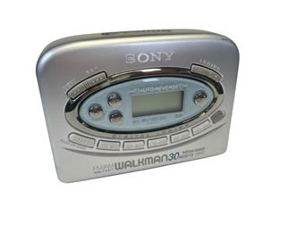 Vintage Sony WM-FX477 Cassette Walkman – Classic Sound with Leather Sleeve Included