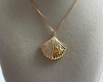 Scallop seashell and starfish gold pendant on 14K gold filled box chain handmade necklace; seashell necklace