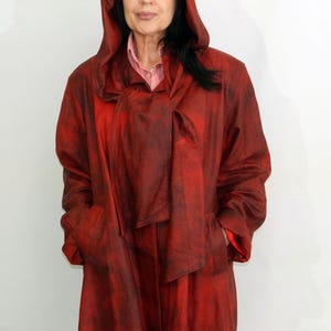 Manteau long vintage pour femme en cuir souple rouge à capuche
