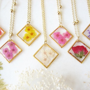 Pressed Flower Necklace, Resin Jewelry, Birth Flower Gift, Minimalist Necklace