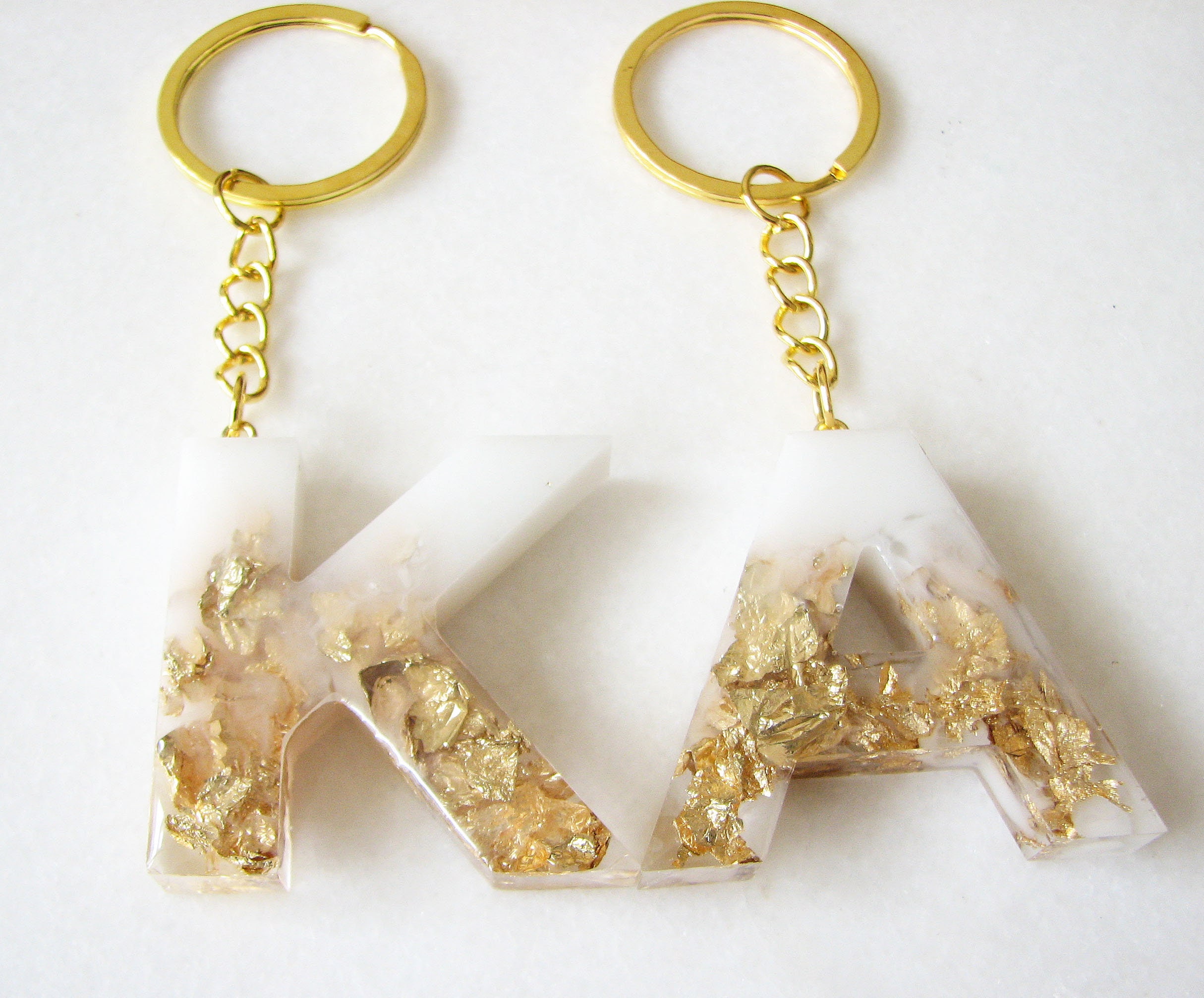 Glitter Initial Resin Keychain - White and Gold – Shop Exclusive