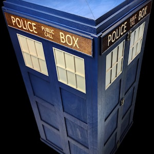 TARDIS Police Box Dollhouse. Doctor Who.