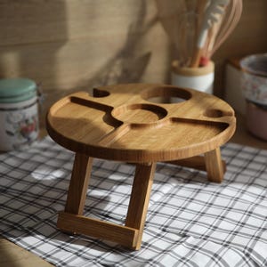 Mesa de picnic plegable para vino, mesa de vino compacta y portátil, regalo de Navidad para amantes del vino, mesa de madera con secciones, Black Friday