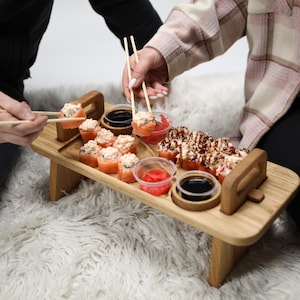 Mesa de cerveza portátil para fiestas en la playa y el patio Tabla de sushi de madera para parejas Bandeja para servir Mesa rústica para exteriores Regalo para el día de la madre