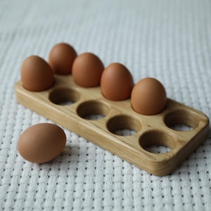 Armazenamento de ovos de madeira feito à mão, suporte para ovos de madeira de carvalho, decoração rústica de cozinha de fazenda, presente para casa, bandeja de armazenamento de ovos para decoração de Páscoa, suporte para ovos de Páscoa