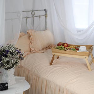 Personalisiertes Holztablett mit klappbaren Beinen: Betttischgeschenk