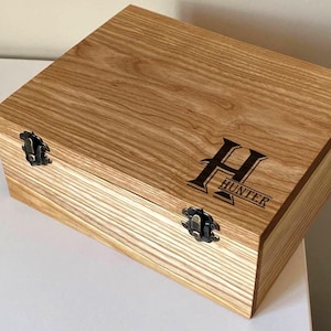 Handcrafted Wooden Watch Case, Luxury Watch Box for Men, Personalized Wood Gift, Watch Holder Organizer, Rustic Men&#39;s Storage Box, Dads day