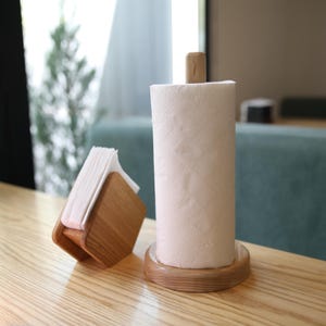 Portarotolo di carta igienica fatto a mano in legno di frassino, decorazione minimalista rustica per cucina, portarotolo da cucina in legno, stile scandinavo e rustico