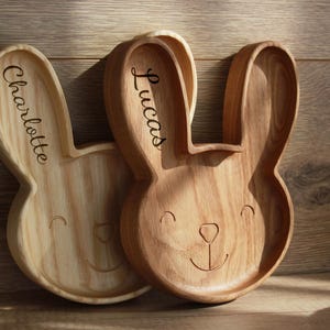 Personalisierter Holzteller für Kinder, gravierter Naturholzteller, Kinderteller aus Holz