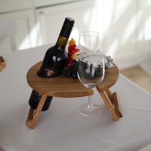 Mesa de vino plegable, portátil y compacta, ideal para Navidad, ideal para amantes del vino. Mesa de madera con secciones. Viernes Negro.