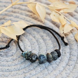 Einfache Unisex Sea Pebble Armband - natürlicher Strand Kieselstein Schmuck, Zen Schmuck, Armband aus Stein, Natur Stein Schmuck