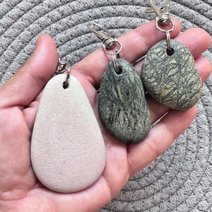 Simple Unisex Sea Pebble Keychain - natural beach rock pendant, stone charm, Zen jewellery beach, pebble pendant, stone accessories, eco friendly gift, thoughtful present, men and women nature inspired creations, one of a kind present for loved ones, anniversary, birthday gift, thoughtful handmade gift, small gesture gift, genuine sea treasures, original gift, on of a kind creation, extraordinary handmade present