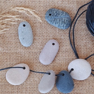 10 perline di ciottoli - pietre marine forate, ciondoli di rocce naturali da spiaggia, ciondoli autentici, rocce con foro per collane, gioielli, orecchini