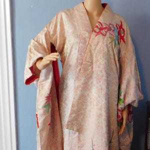 Vintage Special Occasion Pink Floral Japanese Silk Kimono Robe - 1950s? - Incredible Embroidery - Medium Size Fits Most - Free US Shipping