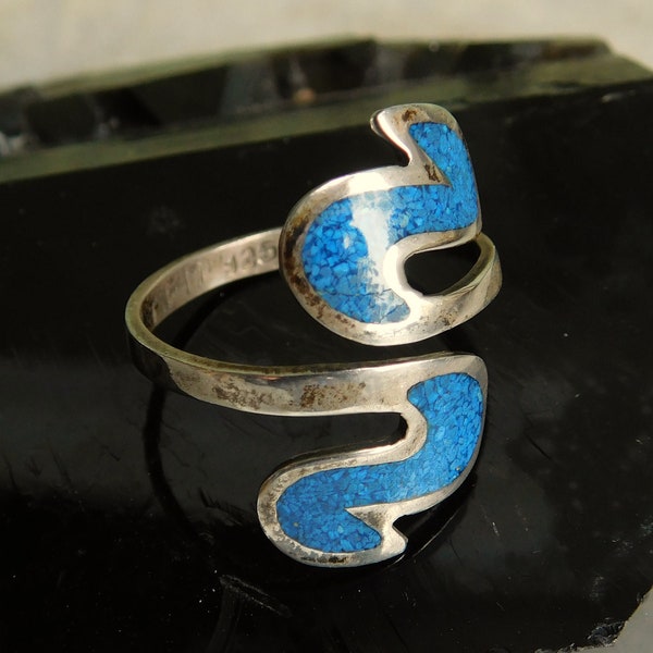 Vintage Mexican Sterling Silver Bypass Ring with Lapis-Lazuli Chip Inlay - Mosaico Azteca - Modernist Abstract Swirls - Free US Shipping