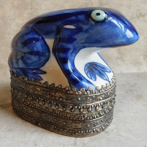 Vintage Blue Frog Pottery Trinket Box - Ornate Oval Silver-Tone Metal Base - Ceramic Life-Size Frog / Toad - Free US Shipping