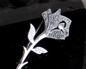 Broche Vintage Fleur Argentée Avec Marcassites Et Perle - Bijou Fantaisie Femme - État Parfait