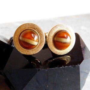 Vintage Anson Arte Glass Cuff Links - Round Goldtone Metal Cufflinks - Mid-Century Men&#39;s Accessory 1950s-1960s - Brillante Marrón / Blanco