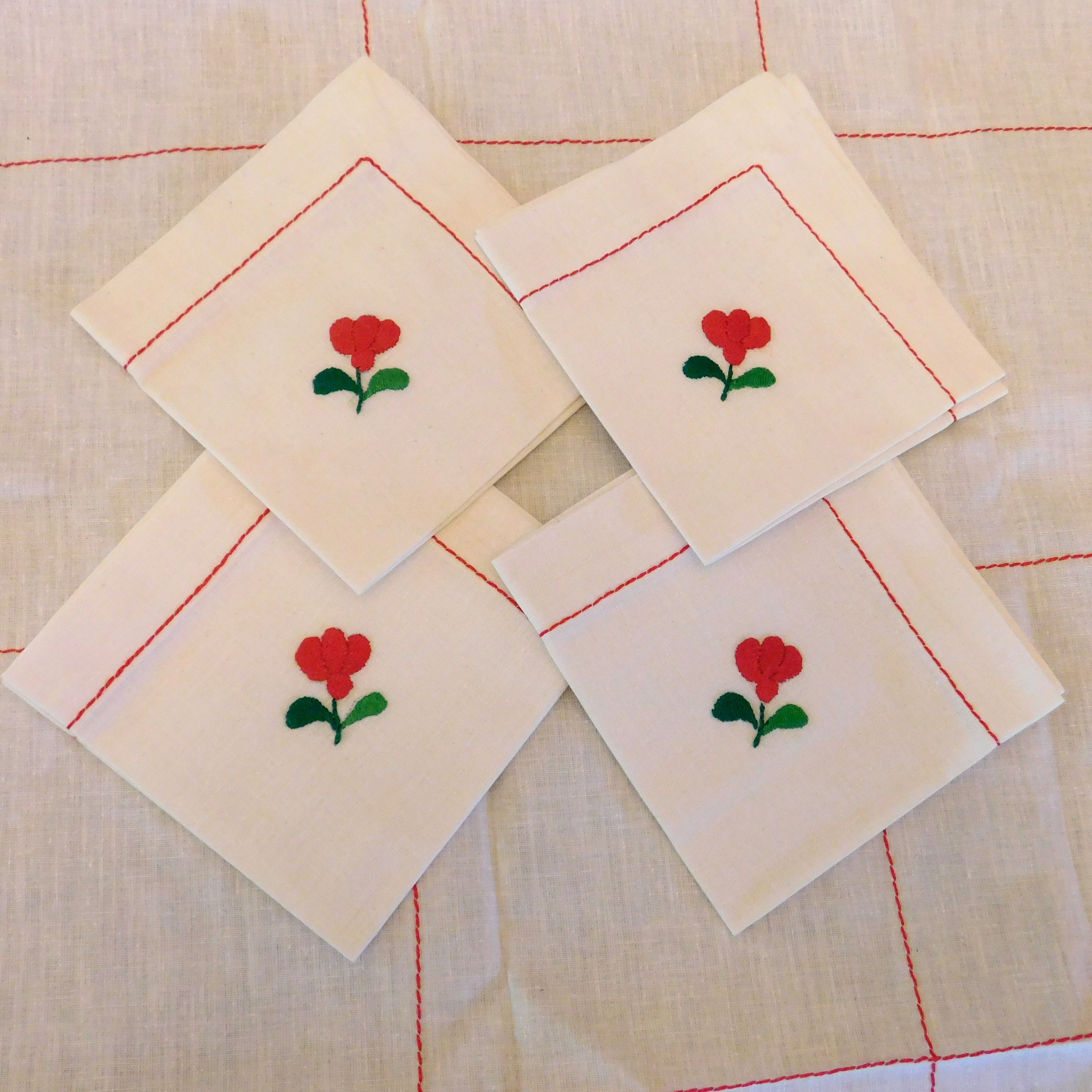 ヴィンテージ刺繍入りリネン スモール ホワイト テーブルクロス / 4 枚